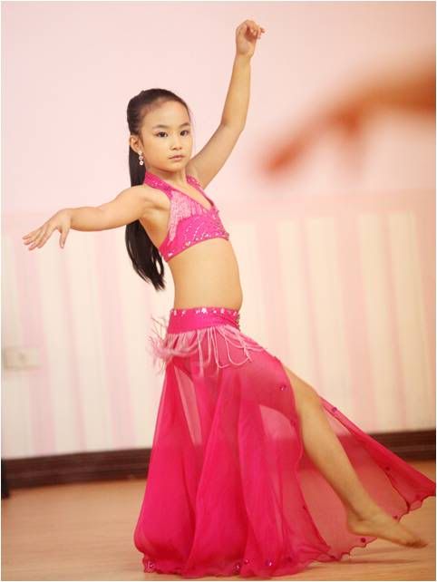 http://i1057.photobucket.com/albums/t391/sukienthieunhi/Picture12.jpg