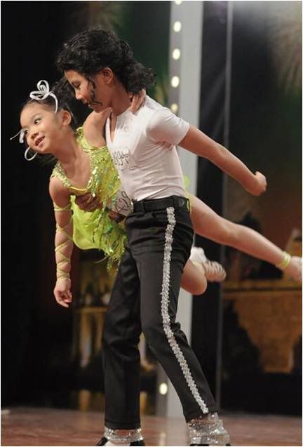 http://i1057.photobucket.com/albums/t391/sukienthieunhi/Picture5.jpg