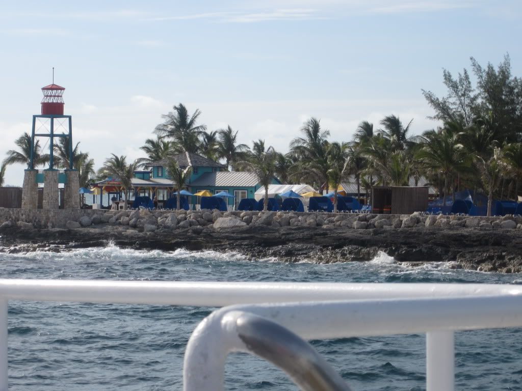 CocoCay6-youcanseetheCabanaarea.jpg